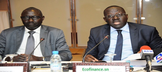 Waly Ndour, président du Centif à gauche, à son côté Cheikh Tidiane Diop, secrétaire général du ministère sénégalais en charge de l'Economie.