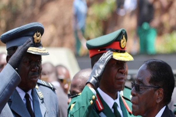 Zimbabwe : la « providentielle » mesure d'ouverture de Harare à la veille de la sortie de l'armée