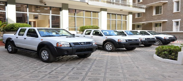 Quatre véhicules Pick-up offerts à l'Administration des douanes sénégalaises par la Compagnie sucrière sénégalaise pour lutter contre la fraude commerciale.