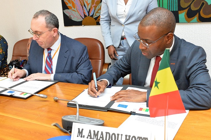 A droite, Amadou Hott, ministre sénégalais en charge de l'Economie