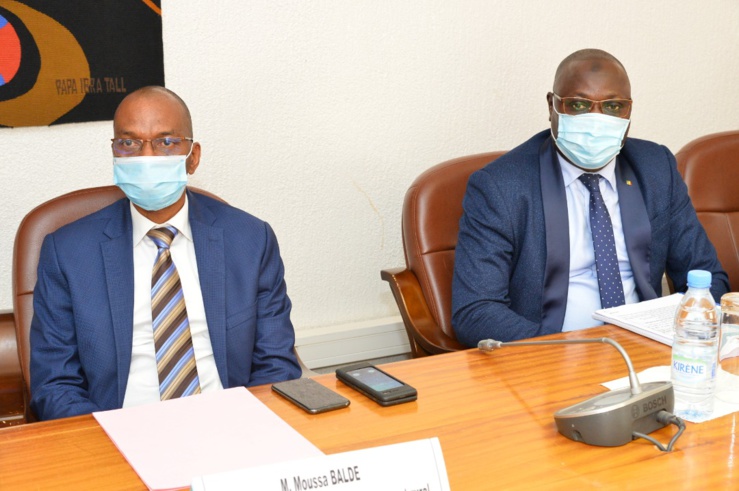A gauche, Moussa Baldé, ministre sénégalais de l'Agriculture.