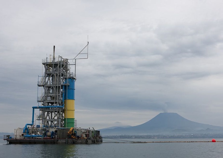 Extraction de méthane sur le lac Kivu.