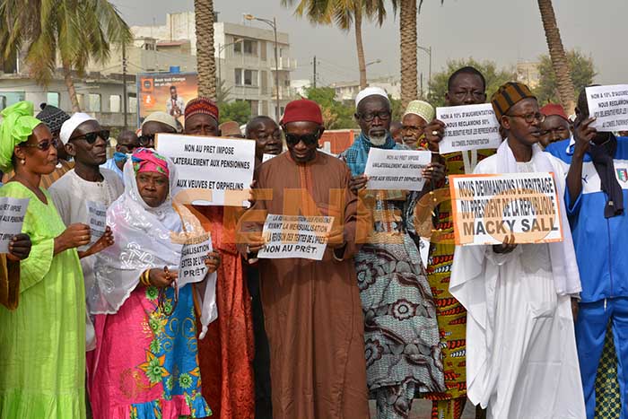 Photo d'archive de retraités sénégalais en marche;
