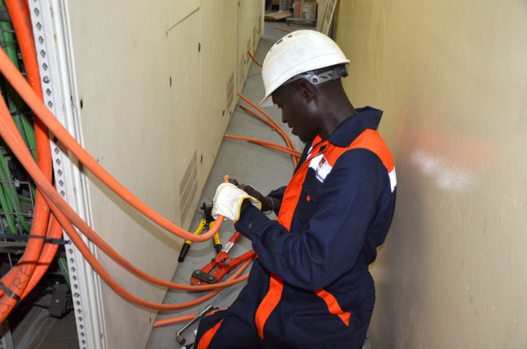 Installations électriques au Sénégal.