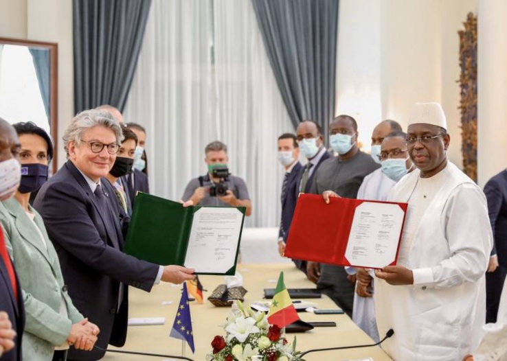 Sénégal-Europe: signature d'une convention de financement pour construire une usine de vaccins contre covid19