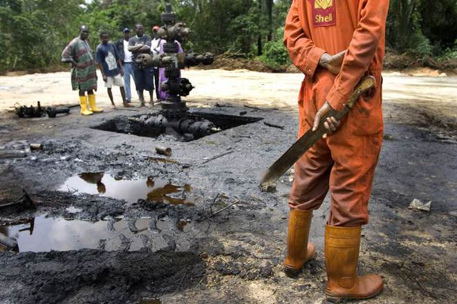 trois choses qui peuvent mal tourner dans une raffinerie de pétrole illégale au nigeria