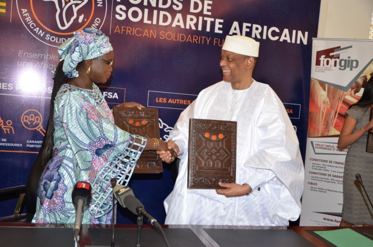 Cérémonie de signature de convention d'une ligne de garantie entre le Fongip et le Fsa, à Niamey, Niger.