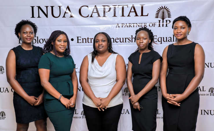 Photo : l'équipe d'Inua Capital (de gauche à droite : Dorcas N. Nabirye, Michelle S. Mboha, Kim Kamarebe, Caroline Wamanga, Edith Namusoke)