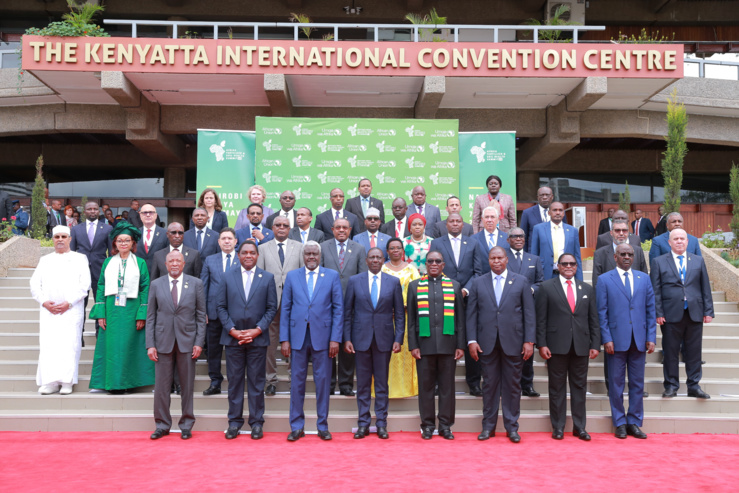 Photo de famille des chefs d'État et de gouvernement africains à l'issue du sommet africain africain sur les engrais et la santé des sols 2024..