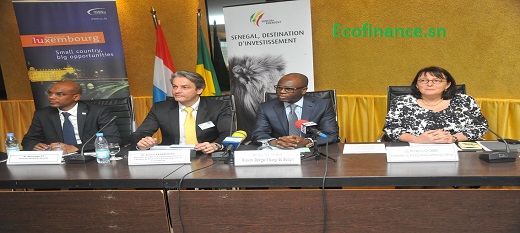 Au podium, les organisateurs de la mission économique luxembourgeoise au Sénégal.