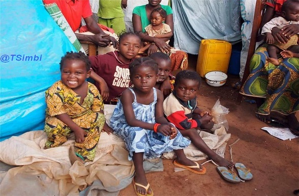 Des milliers d’enfants déplacés craignent la montée de la violence en Gambie.