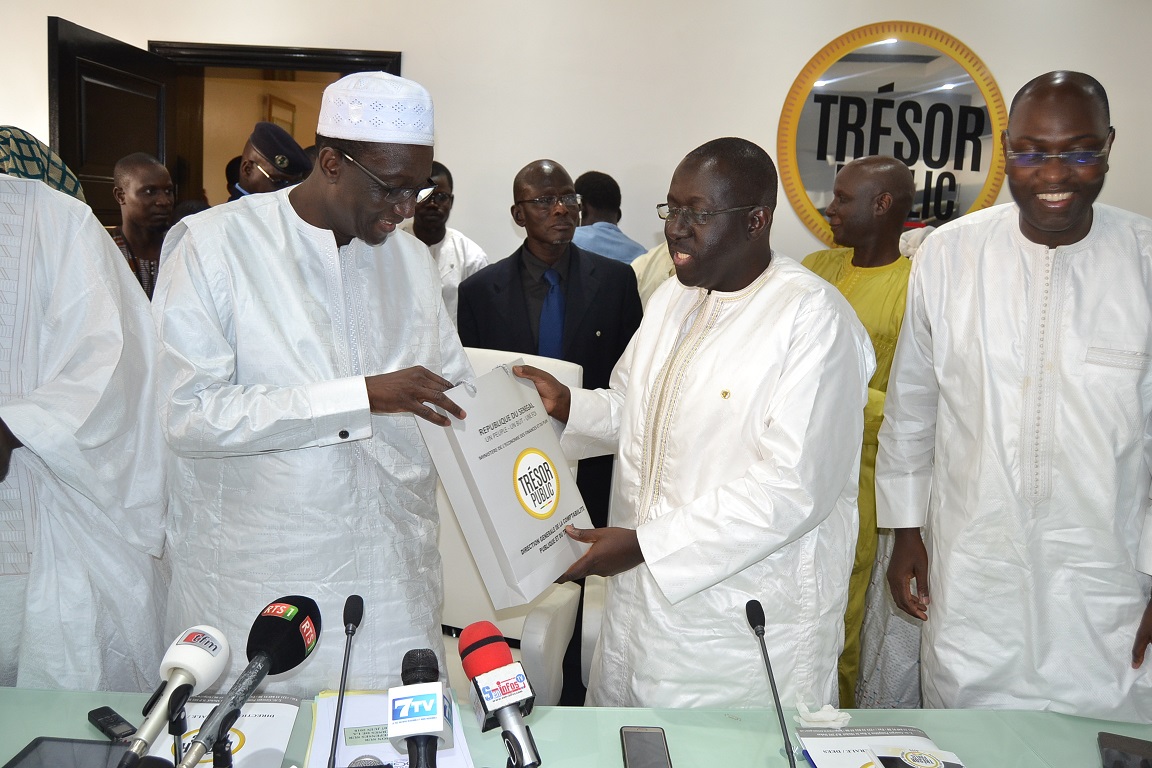 Revivez tout en image la visite du ministre Amadou Bâ à la Direction générale de la comptabilité et du trésor public