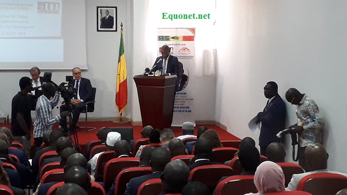 A la tribune, Amadou Hott, ministre sénégalais de l’Economie, du Plan et de la Coopération ouvrant les travaux du colloque de l'AS-ENA..