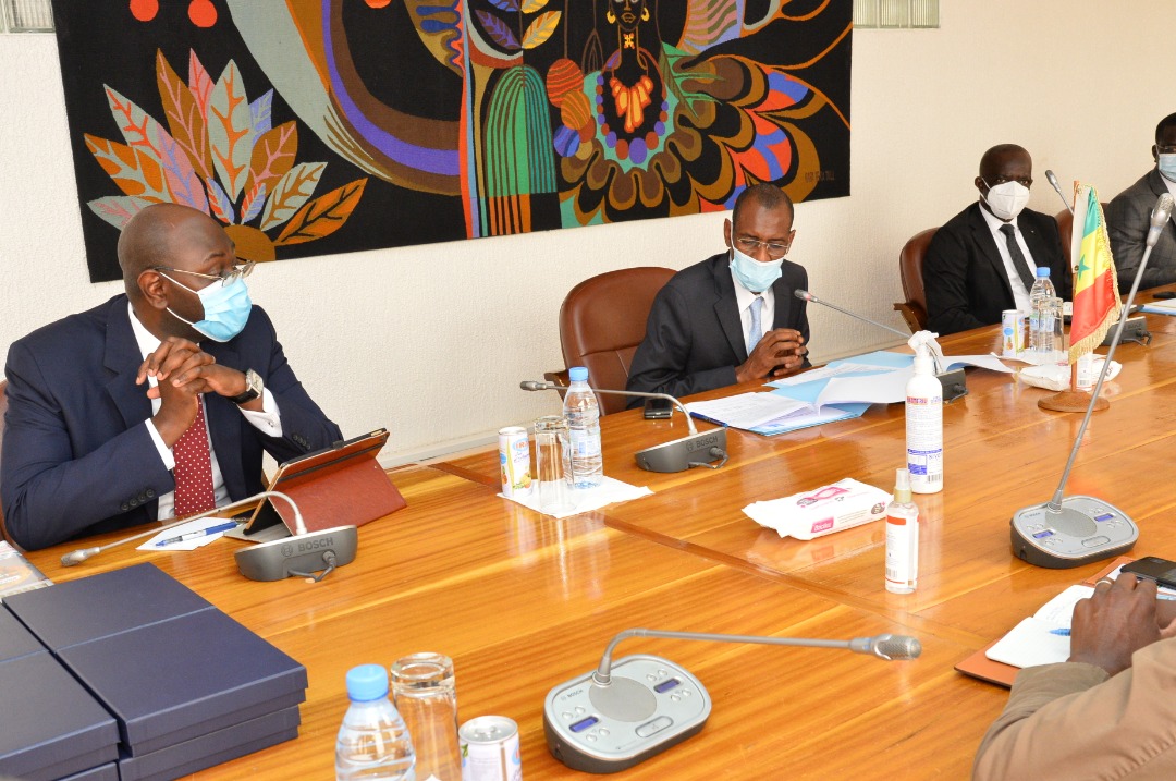 Le ministre sénégalais des Finances et du Budget, Abdoulaye Daouda Diallo, recevant le Conseil national du patronat.