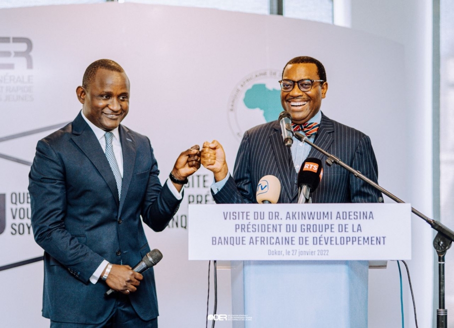 En visite au Sénégal, le président de la Banque africaine de développement, Akinwumi Adesina, salue le leadership des décideurs, le dynamisme des jeunes et l’engagement des femmes.