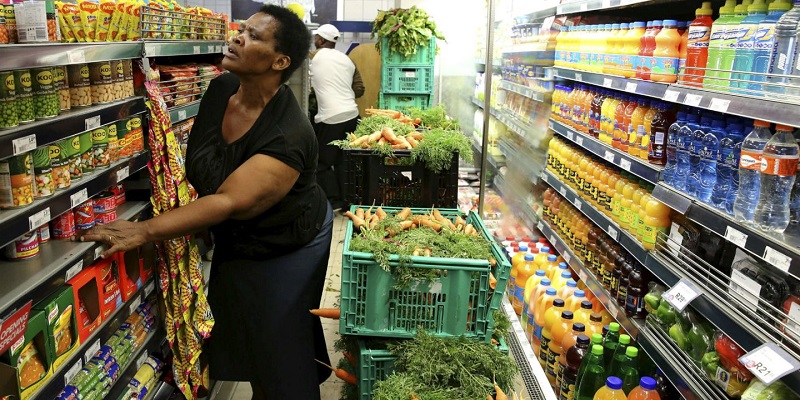 Auchan Sénégal annonce un stock en denrées alimentaires pour approvisionner le marché et les pics à venir pendant 3 mois.