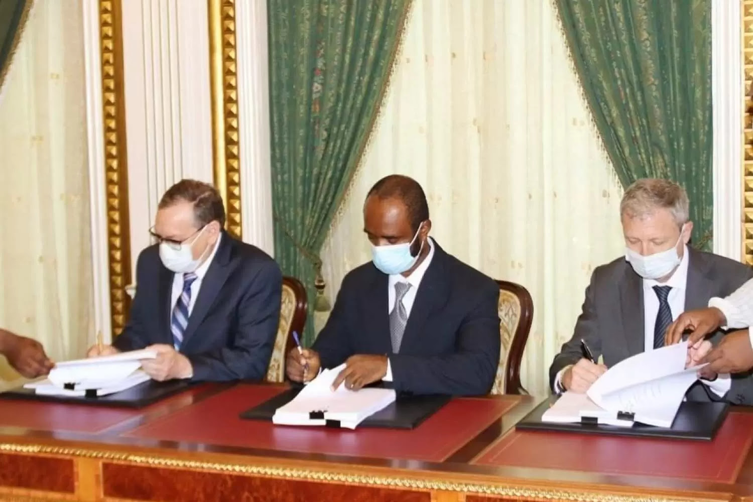 hydrocarbures - guinée équatoriale : signature de trois contrats de partage de production avec panoro energy et africa oil corporation