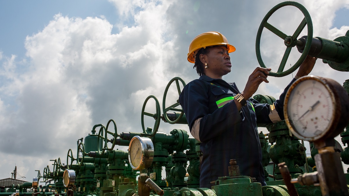 © Shutterstock/Ikechi Ugwoeje | Une raffinerie de pétrole dans l'état d'Edo au Nigeria.