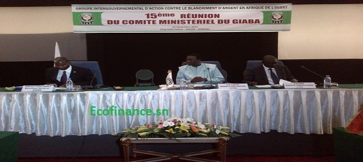 Au milieu, le ministre sénégalais en charge des Finances.