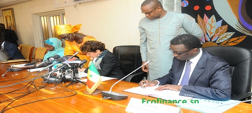 La cérémonie de signature du prêt de la Bm pour la restructuration de la Suneor.