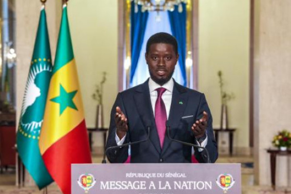 Le Président Bassirou Diomaye Diakhar Faye s'adressant au peuple à l'occasion de la célébration du 64e anniversaire de l'indépendance du Sénégal.