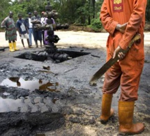 trois choses qui peuvent mal tourner dans une raffinerie de pétrole illégale au nigeria