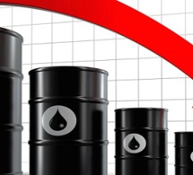 Baisse des cours pétroliers  consécutive au renforcement du dollar